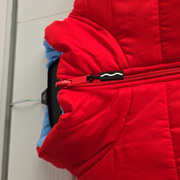Crayola Red and Light Blue Reversible Puffer Vest - XXL - NWT - Picture 3 of 14
